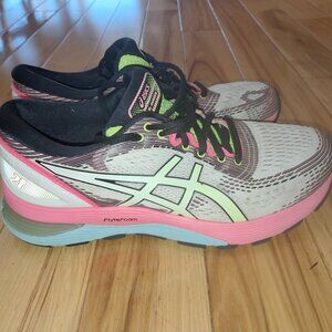 Asics Gel Nimbus 21 women's size: 8